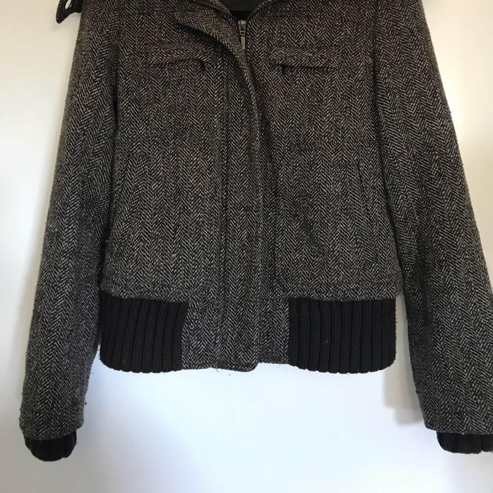 Zara’s basic herringbone jacket - Picture 2 of 6